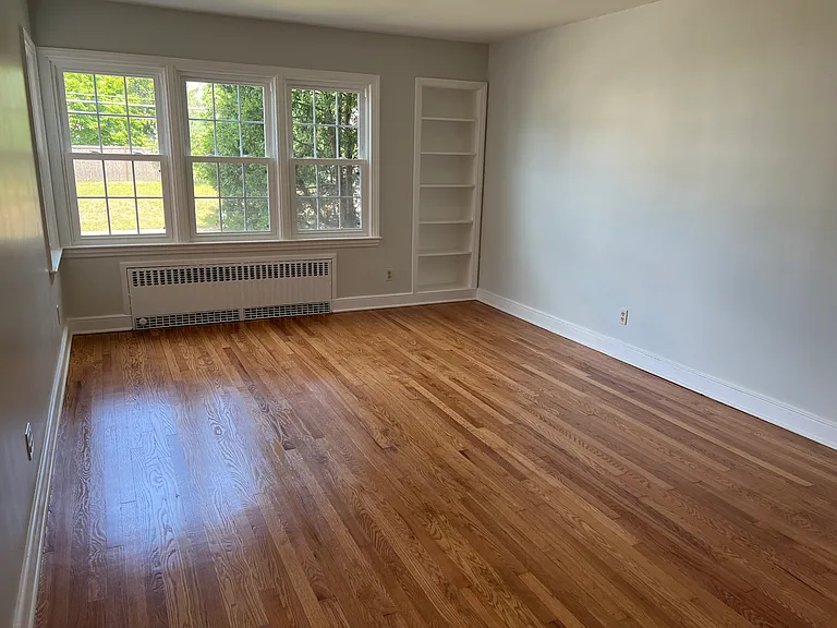 101 Eileen St #4 — Photo 2