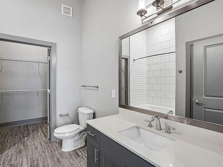 Lenox - Bathroom 2