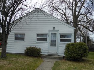 682 Bay Rd, Bay City, MI 48706