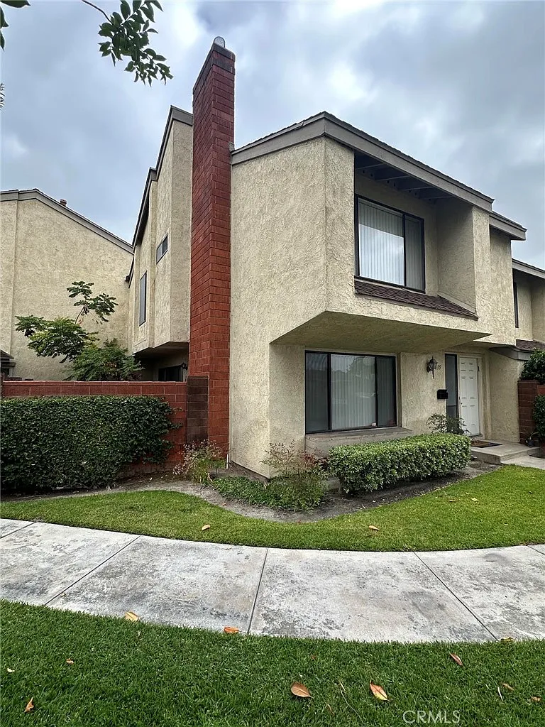 3 bed, 2.5 bath, 1333 sqft, $3,800 — Photo 3