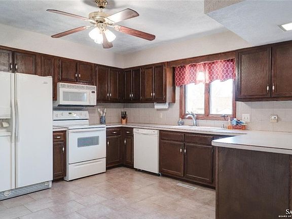 5th image of 747 Moundview Ave