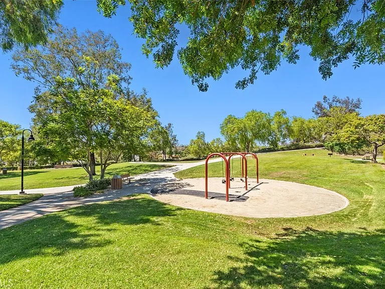25732 Weston Dr — Photo 52
