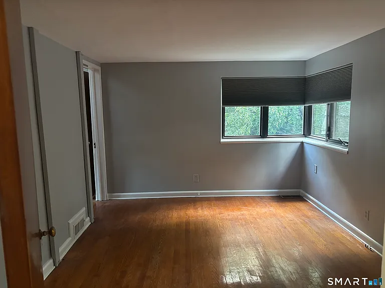 136 Forest Rd — Photo 10