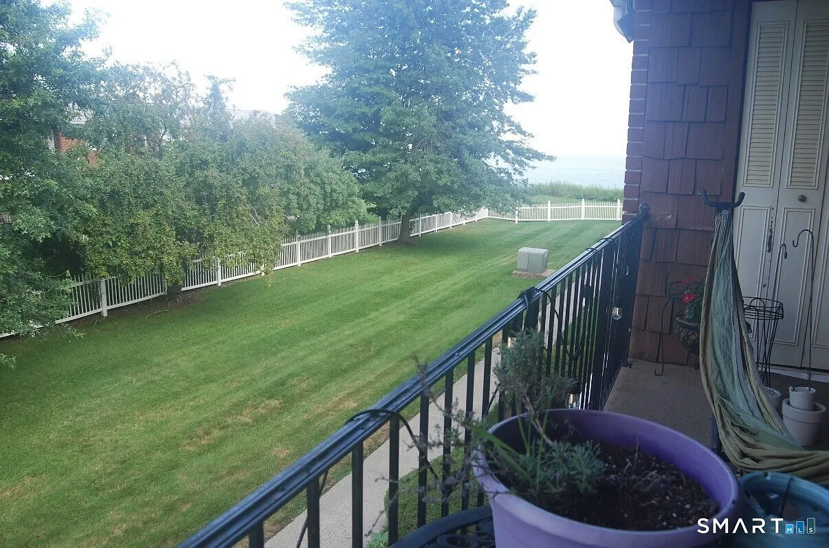 1 bed, 1.0 bath, 902 sqft, $2,299 — Photo 2