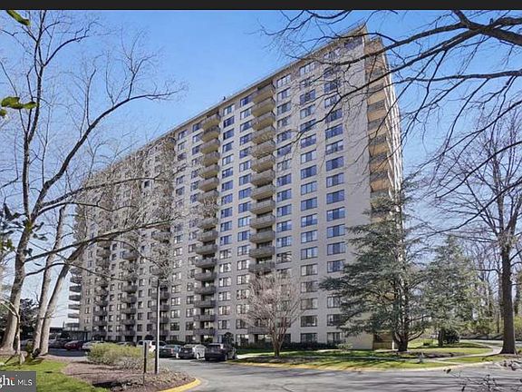 3rd image of 5225 Pooks Hill Rd APT 620S