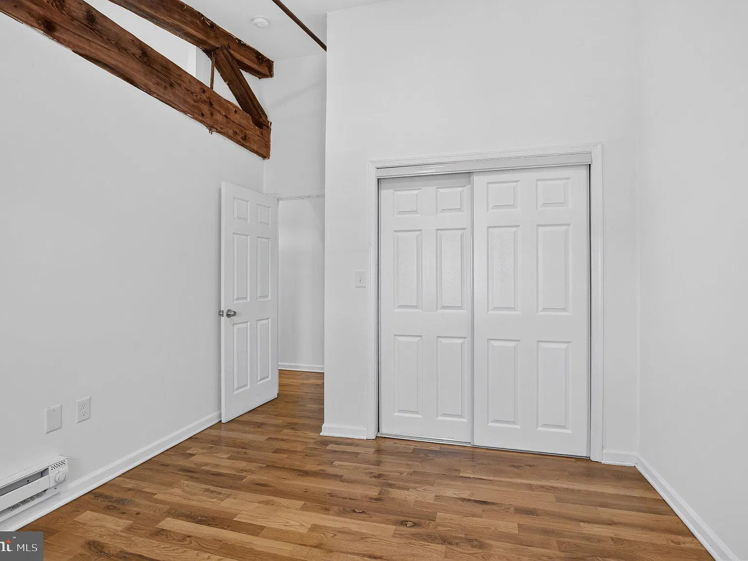 2 bed, 1.0 bath, 850 sqft, $1,575 — Photo 2