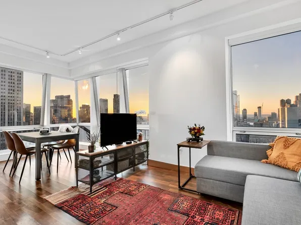 400 Fifth Avenue image 1 of 13