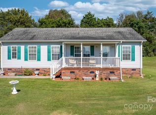 952 Eastern Ridge Dr, Newton, NC 28658