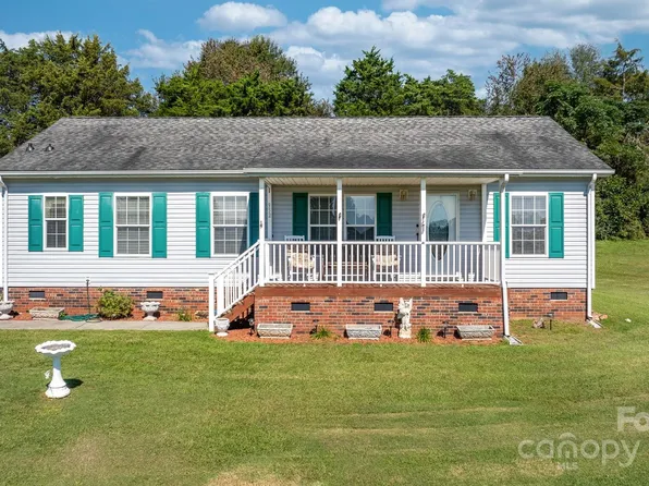 952 Eastern Ridge Dr, Newton, NC 28658