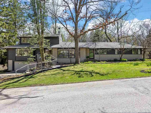 12 Fairview Knl NE, Iowa City, IA 52240