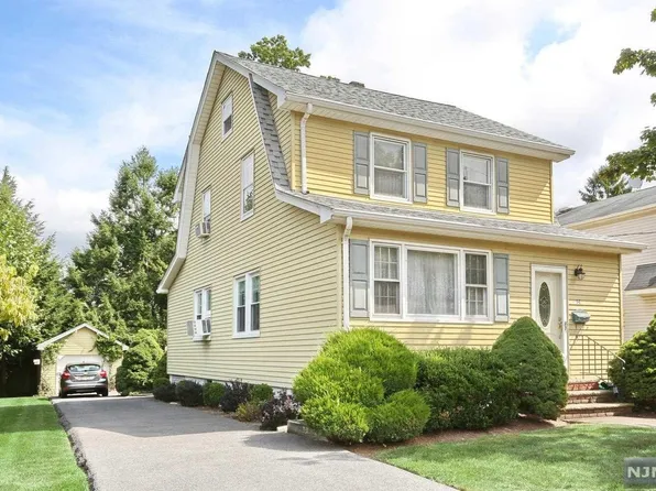 96 Seneca Ave, Dumont, NJ 07628