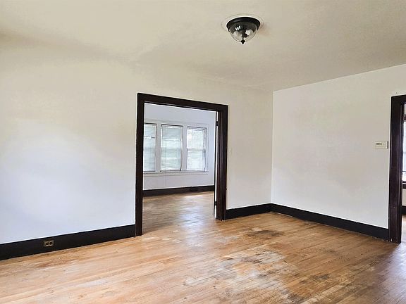 3rd image of 414 3rd Ave S