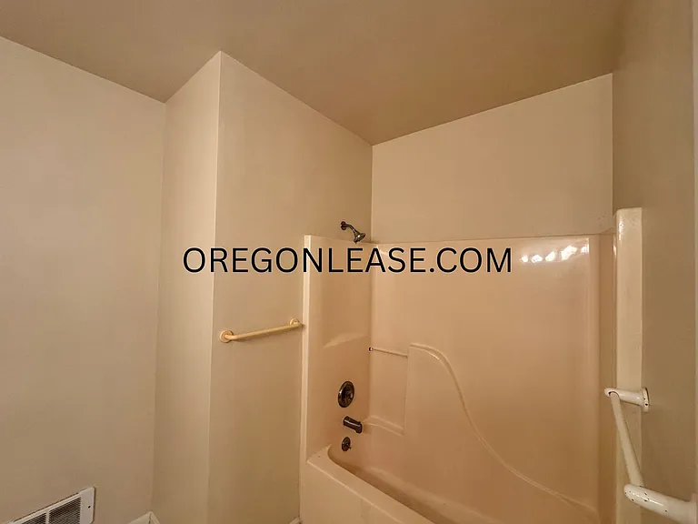 3 bedroom North Eugene duplex home with full sized garage — Photo 14