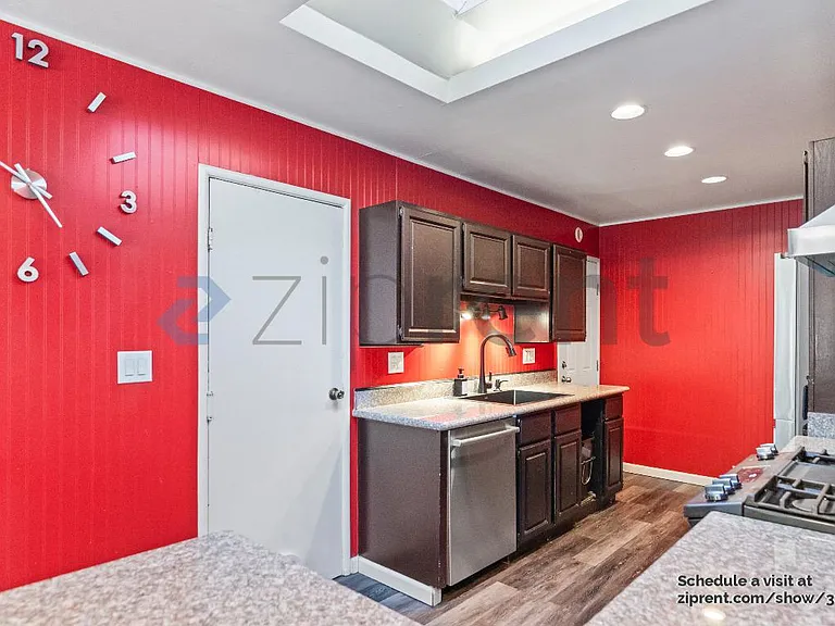 1038 Colton Ave — Photo 17