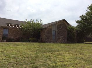 909 Lakeview Dr, Cushing, OK 74023