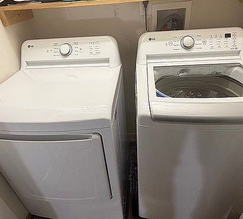 3rd image of 648 Ridgemoor Ct