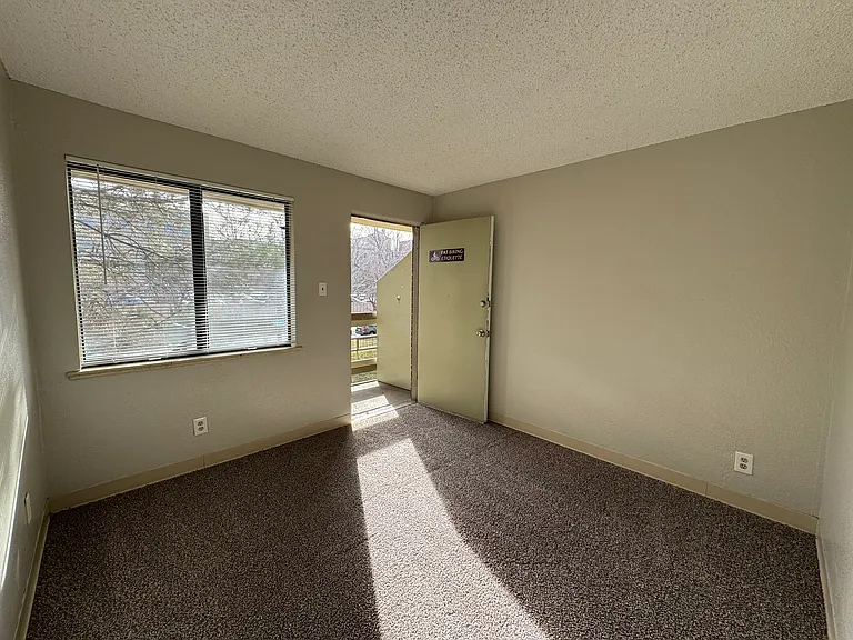 2110 Williams — Photo 18