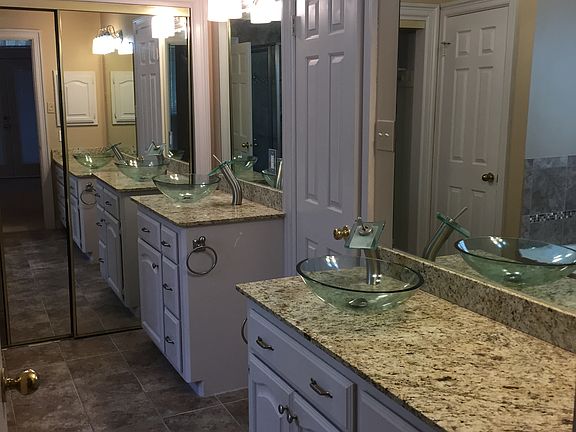 4th image of 4734 Renwick Dr