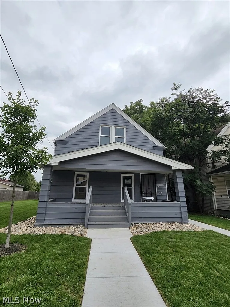 3 bed, 1.0 bath, $1,500 — Photo 2