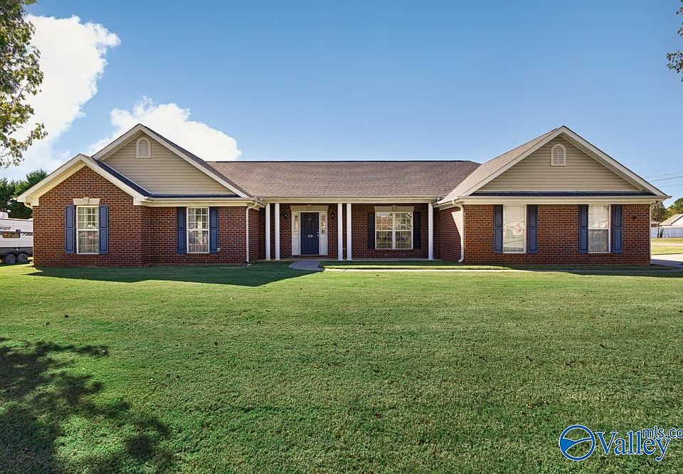 1st image of 108 Chinaberry Ln