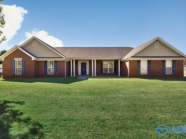 108 Chinaberry Ln, Meridianville, AL 35759