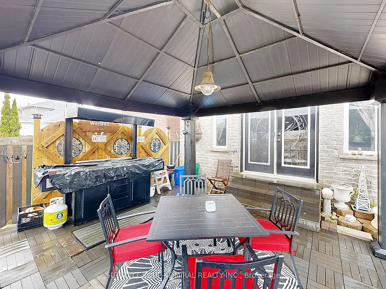 32 Stephanie Ln #UPPER — Photo 42