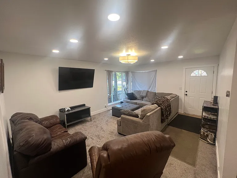 820 E 100 N — Photo 10