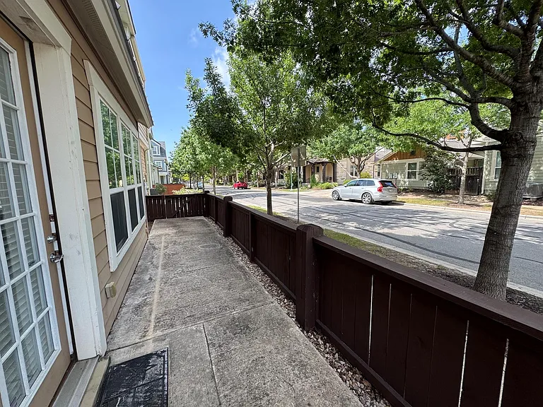 2033 Philomena St — Photo 23