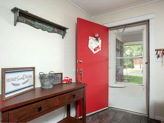 5th image of 907 6th Ave