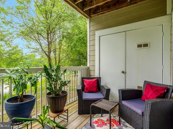 1712 Lake Shore Crest Dr APT 14, Reston, VA 20190