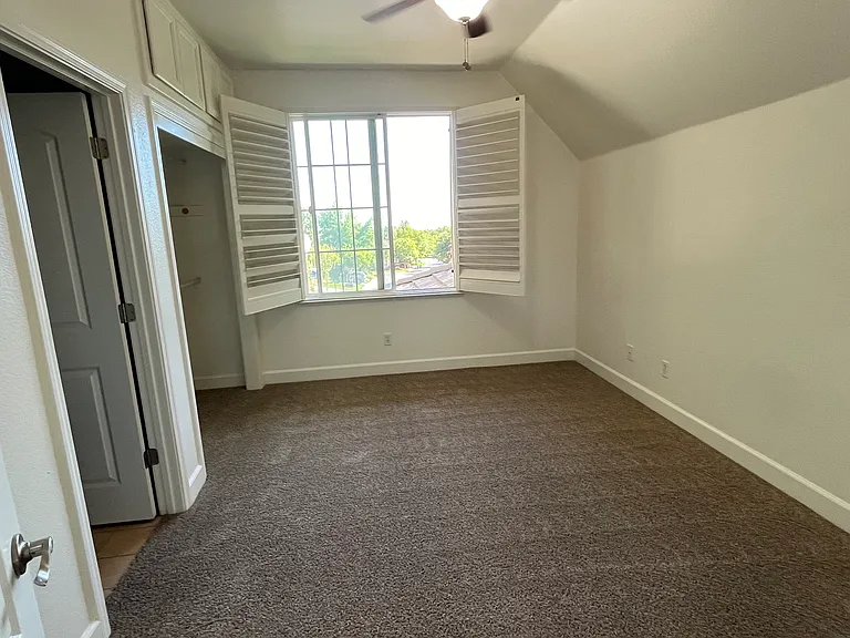 3054 Pescara Pl — Photo 23