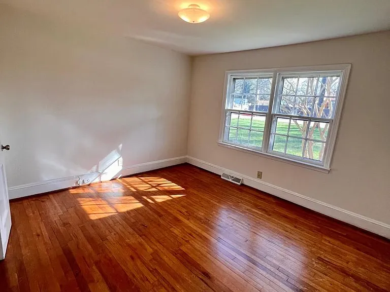 243 Poindexter Dr — Photo 10