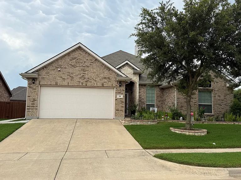 29 Oakridge Ln — Photo 1