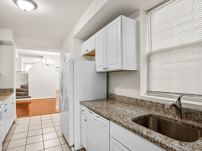 235 S Highland Ave — Photo 7
