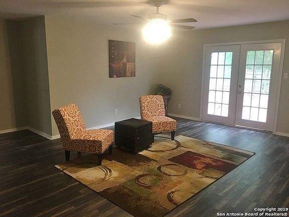 2nd image of 1520 Wisteria Ln
