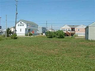 1st image of 724 W Pine Ave
