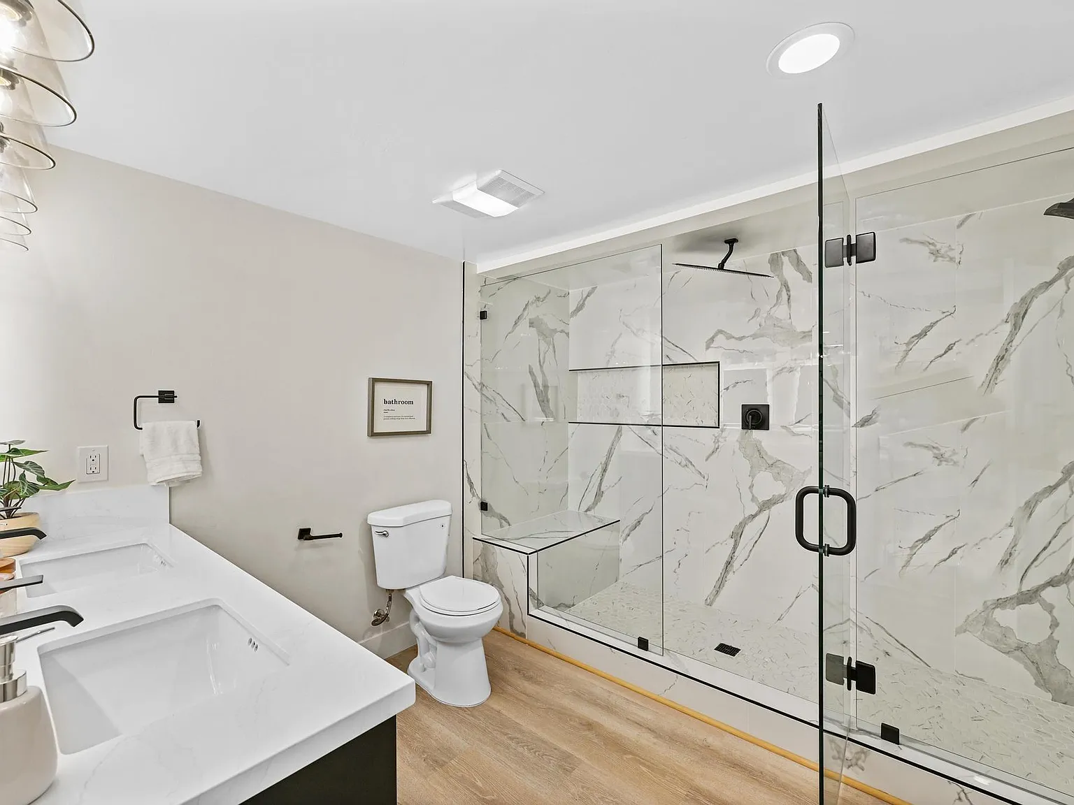 1162 Erica St — Photo 3