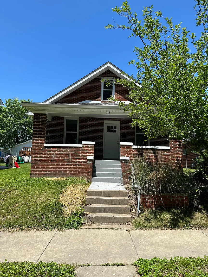719 12th St photo 1