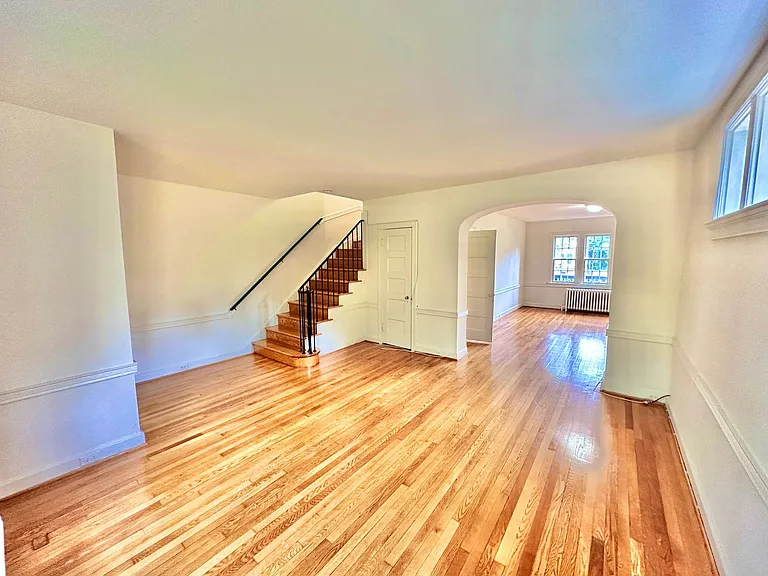 4422 Greenwich Pkwy NW — Photo 3