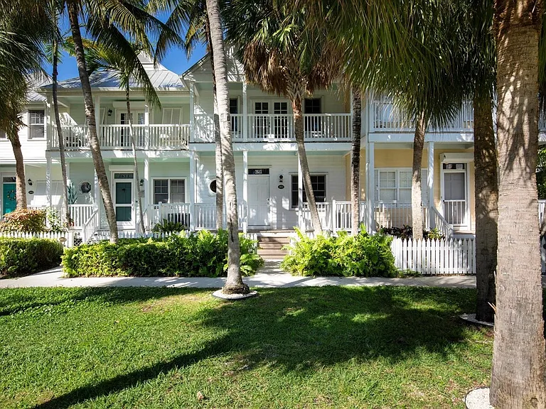 2613 Gulfview Dr — Photo 1