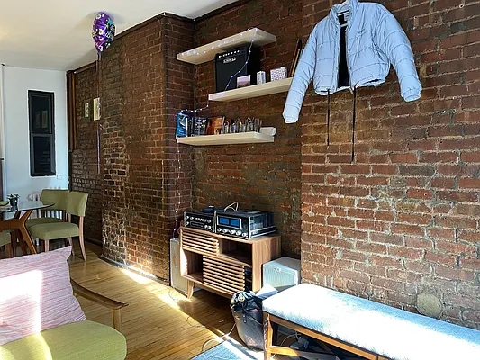 Rented by Chartwell Manhattan Realty | media 19