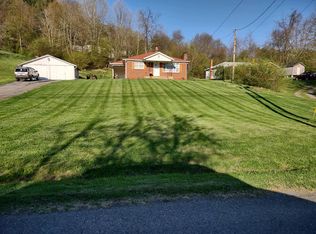 821 Carlock Creek Rd, Chilhowie, VA 24319