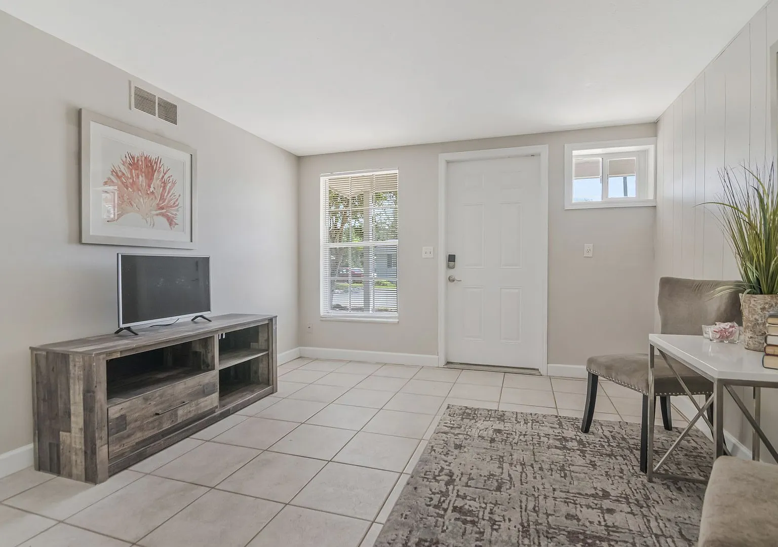 Move-In Ready 1BR/1BA Duplex in Brandon, FL $1,250/Month, Across from Brandon Mall — Photo 4