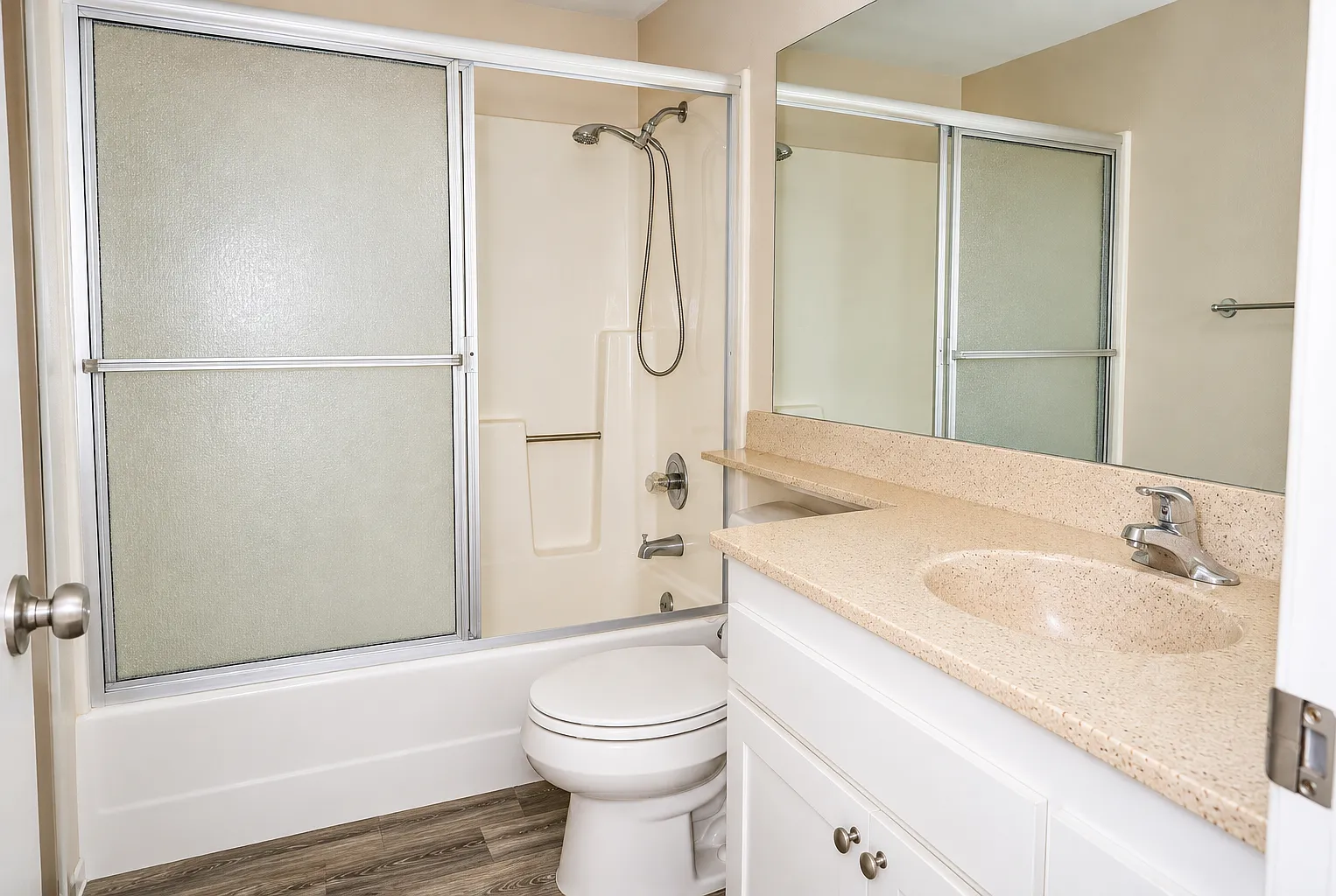 2 bed, 1004 sqft, $2,600 — Photo 2