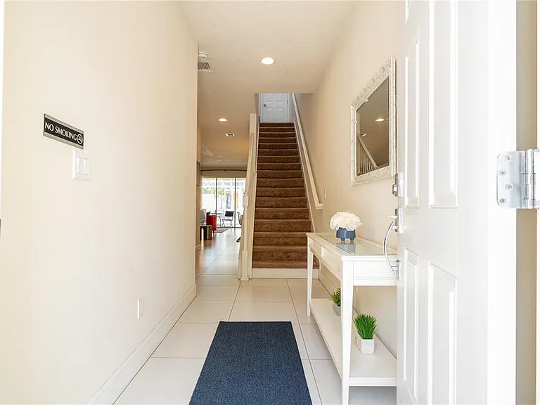 1615 Retreat Cir — Photo 17