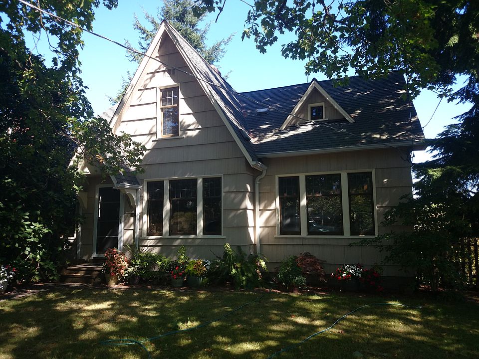 2nd image of 5026 36th Ave NE