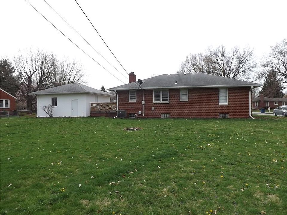 2nd image of 302 Hoss Rd