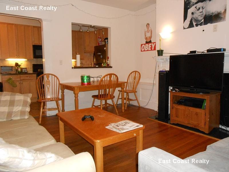 2nd image of 21 Saint Lukes Rd #2BDBD