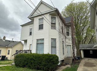 909 W Taylor St #1, Bloomington, IL