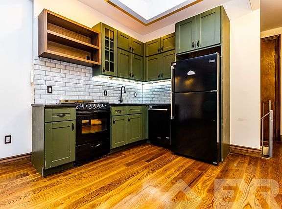 3rd image of 871 Grand St #1BB